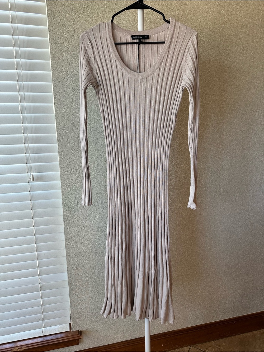 DECJUBA Remi scoop neck wide ribbed knit midi dress beige size US 6 NWT